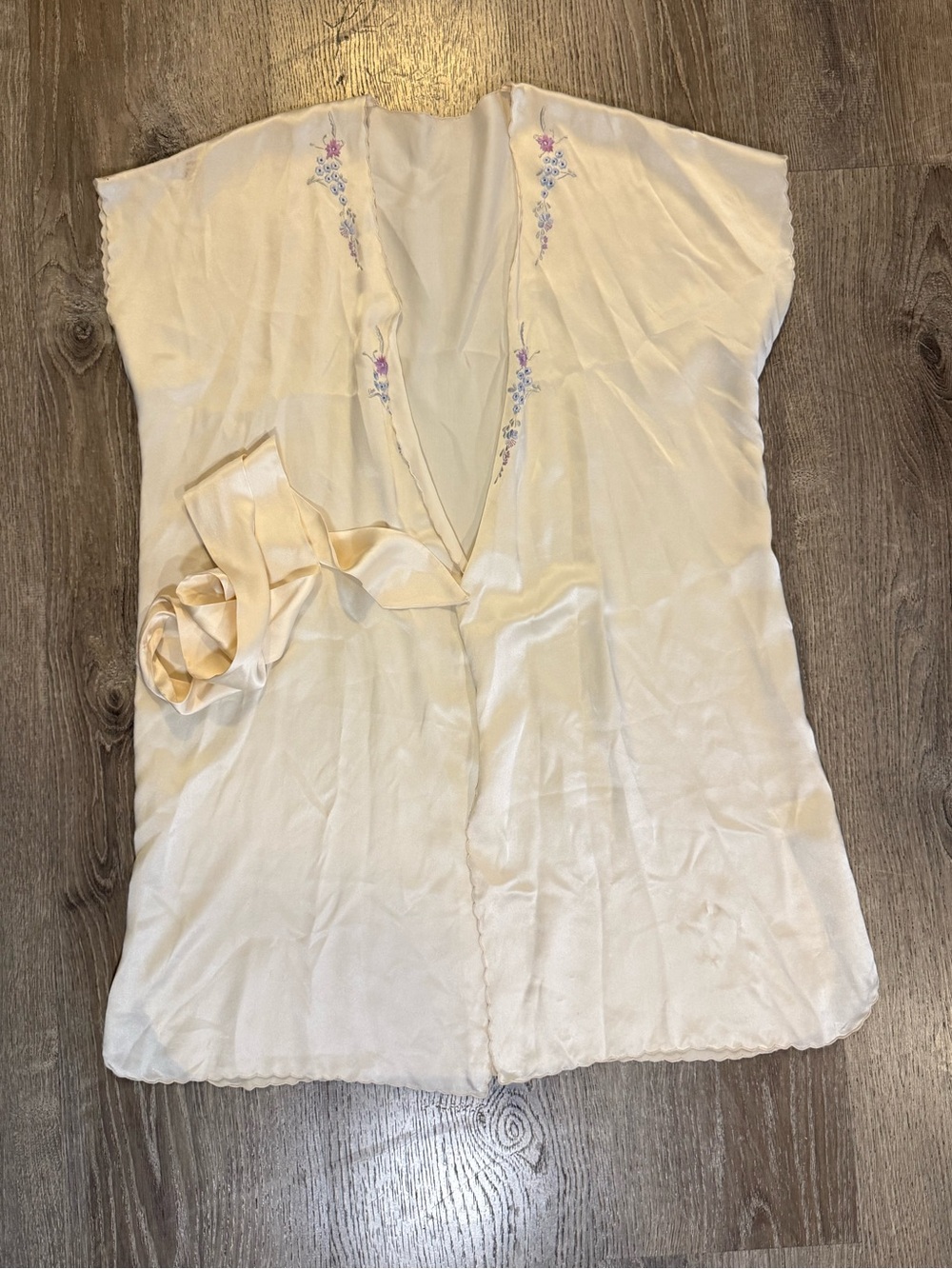 Vintage Victoria's Secret Gold Label Silk embroidered robe